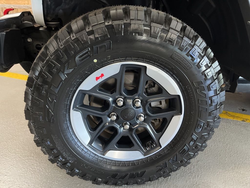 Used 2022 Bright White Clearcoat Jeep Rubicon image 4