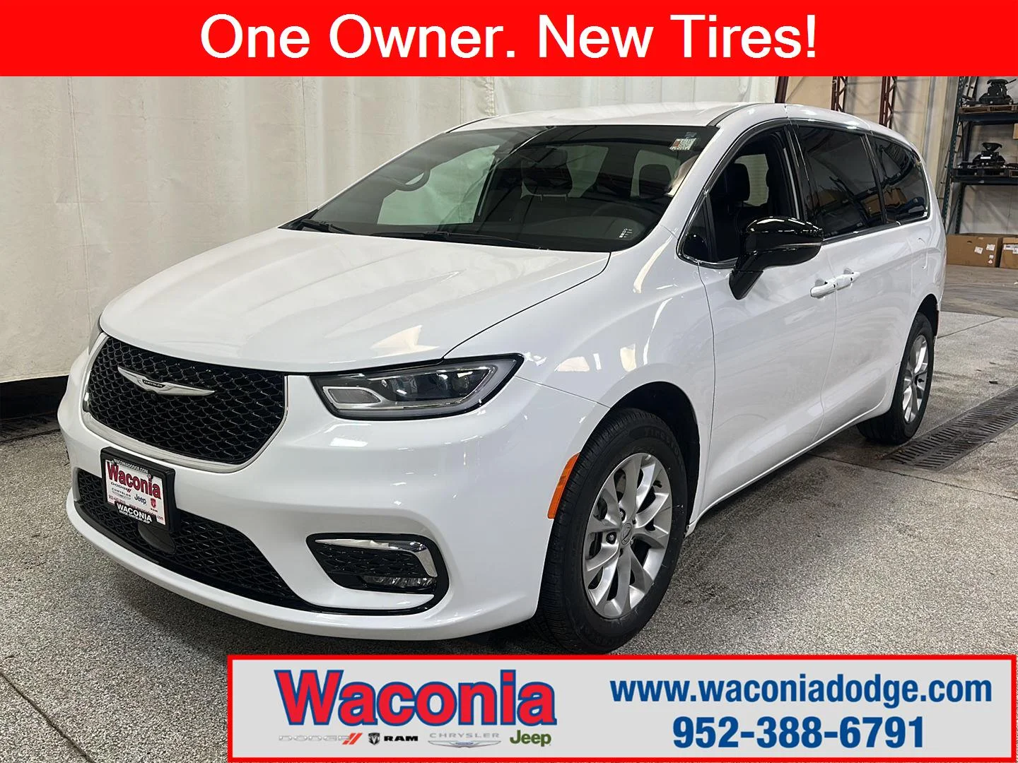 2025 Chrysler Pacifica Select AWD's photo