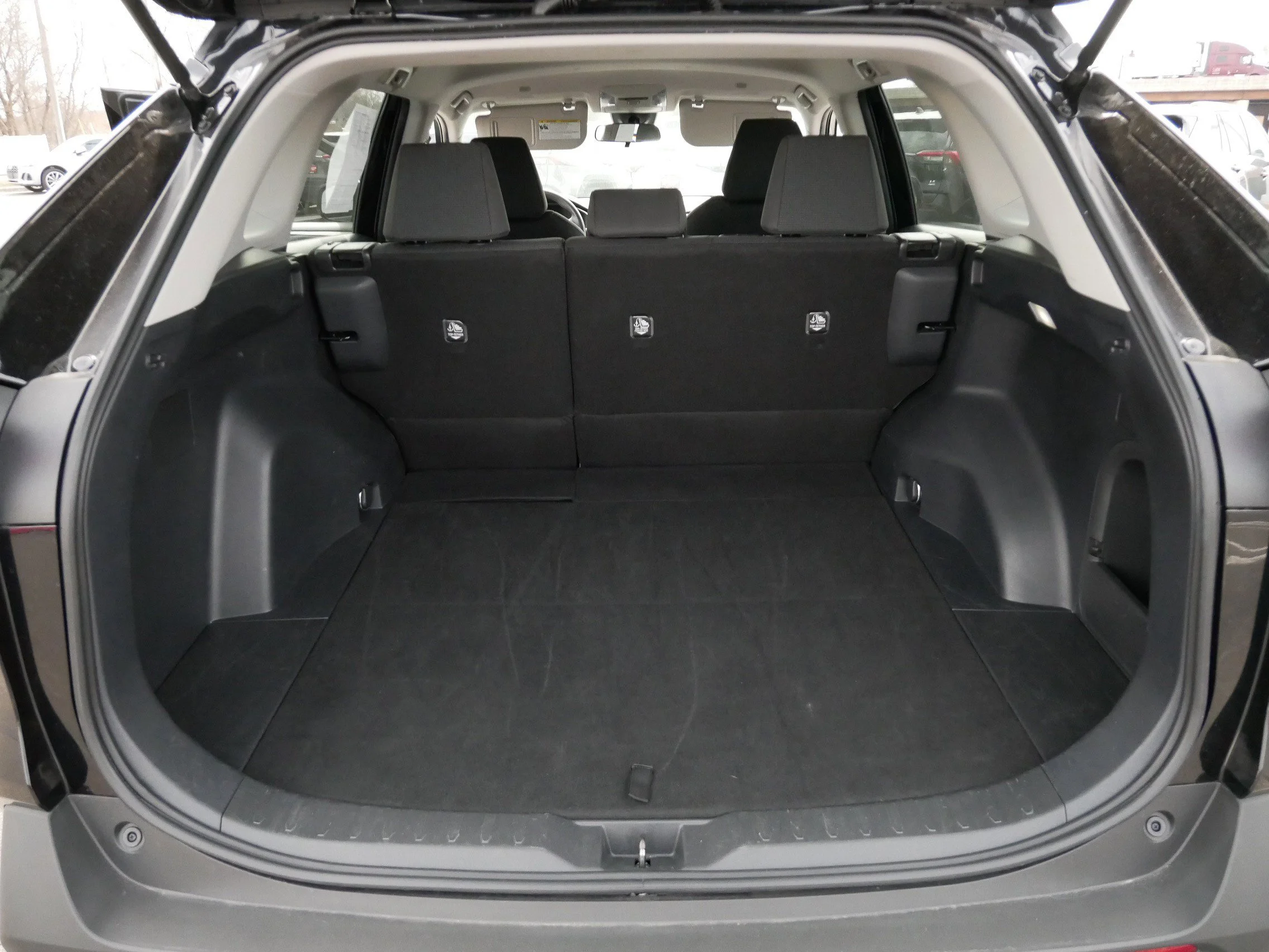 2025 Toyota RAV4 LE - Photo 18