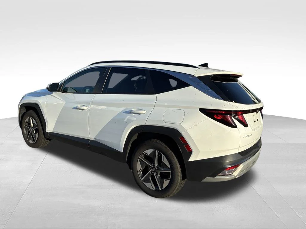Used 2025 White Hyundai SEL image 3