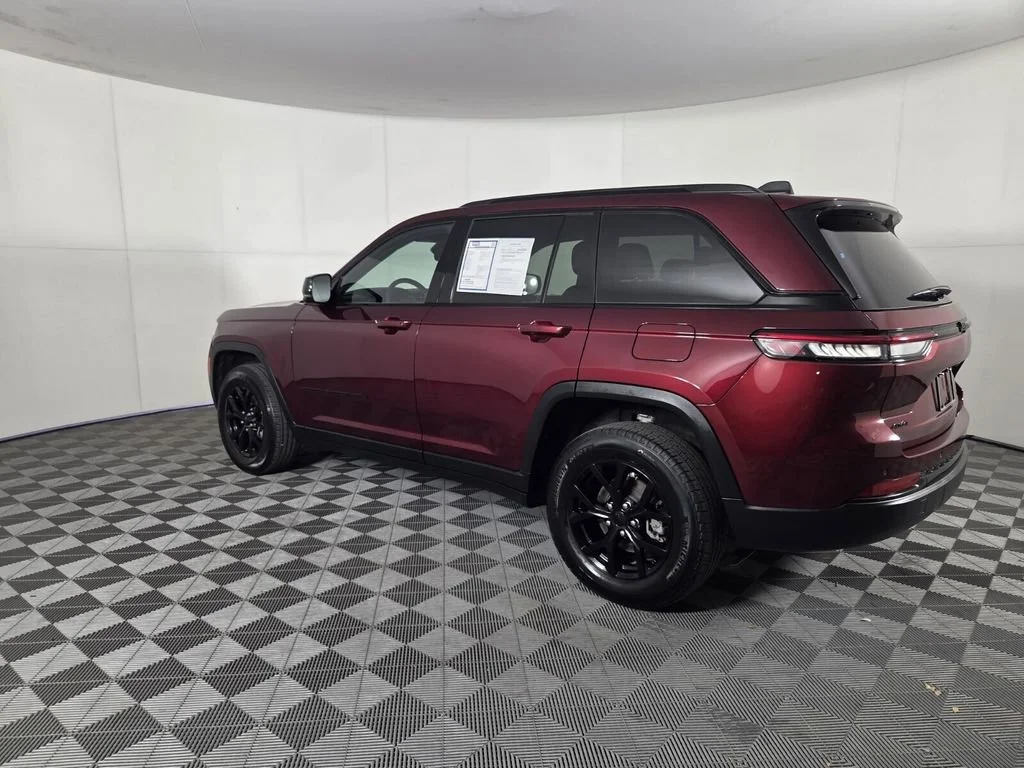 Certified Used 2025 Velvet Red Pearlcoat Jeep Altitude image 7