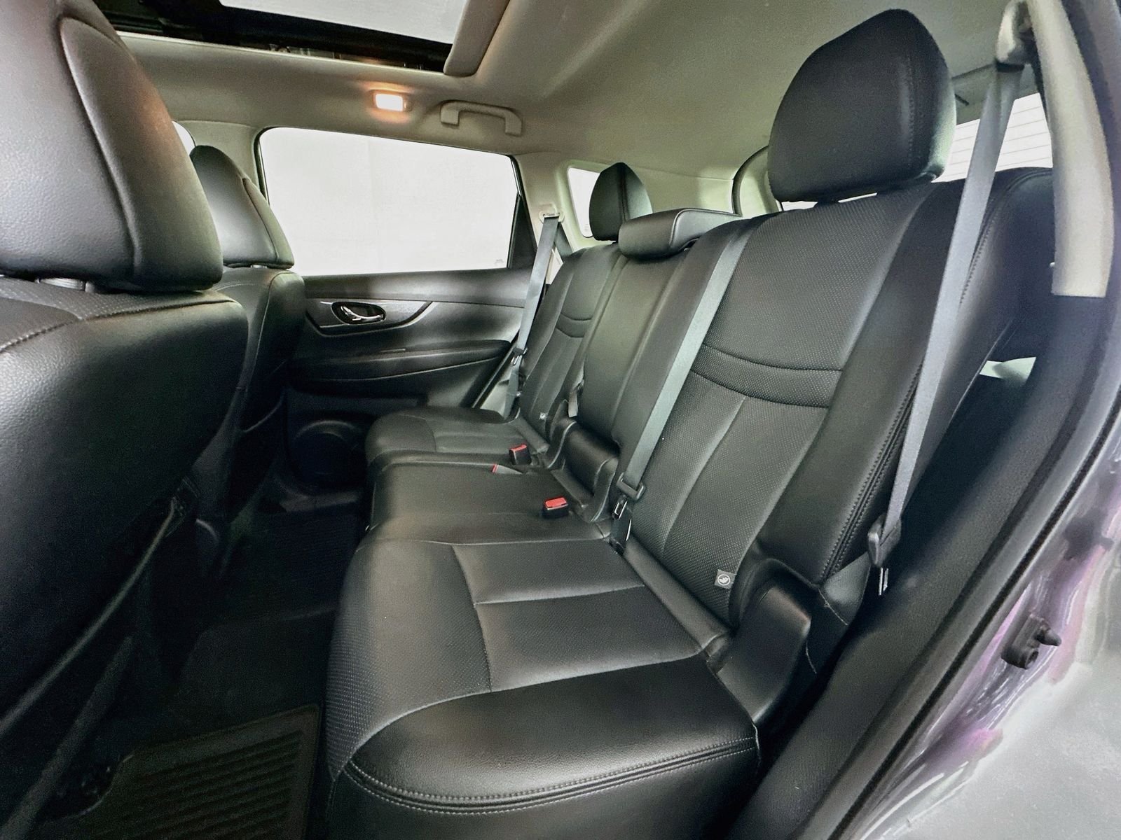 Used 2015 Gun Metallic Nissan SL image 26