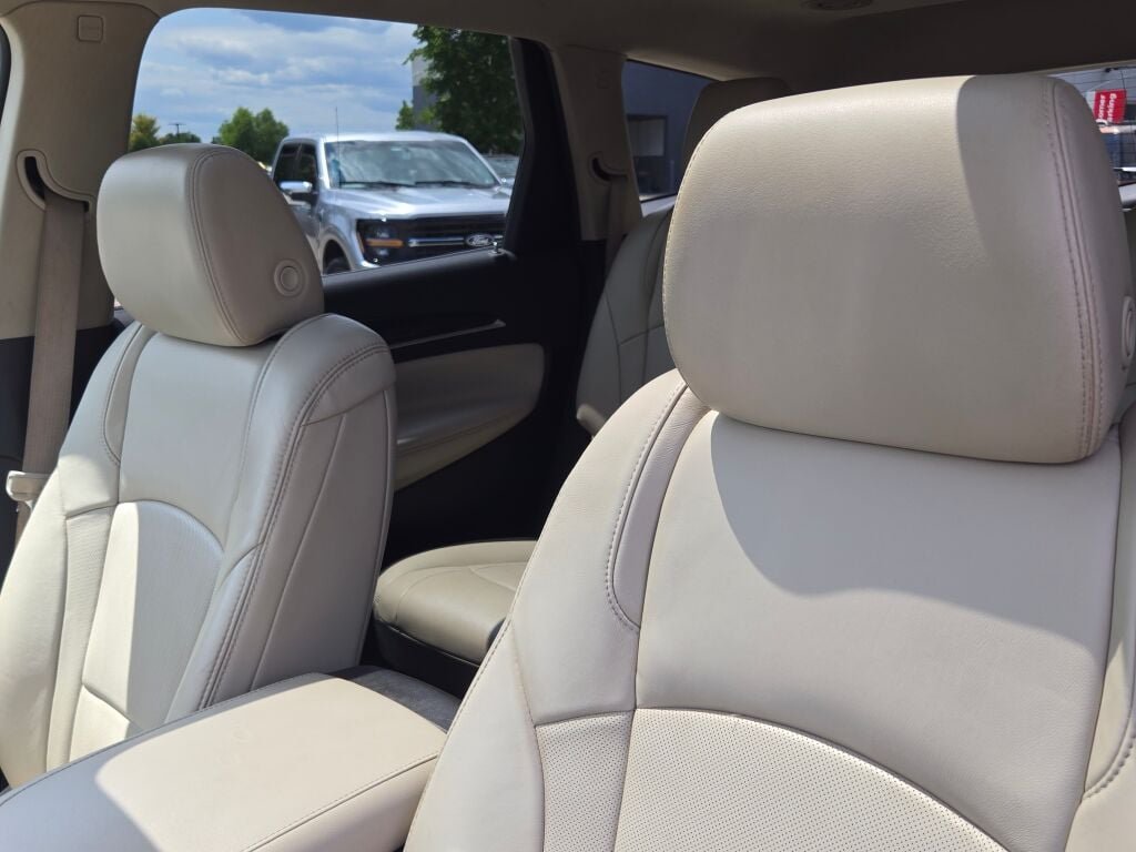 Used 2018 Silver Buick Essence image 26
