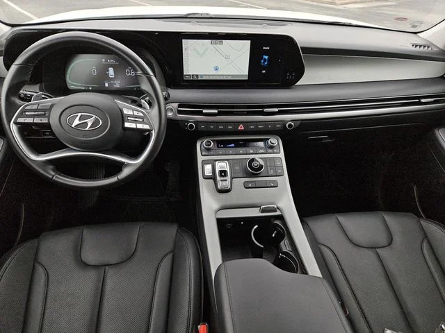 Used 2025 Hyper White Hyundai SEL image 11