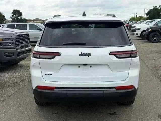 New 2026 Bright White Clear-Coat Exterior Paint Jeep Laredo image 7