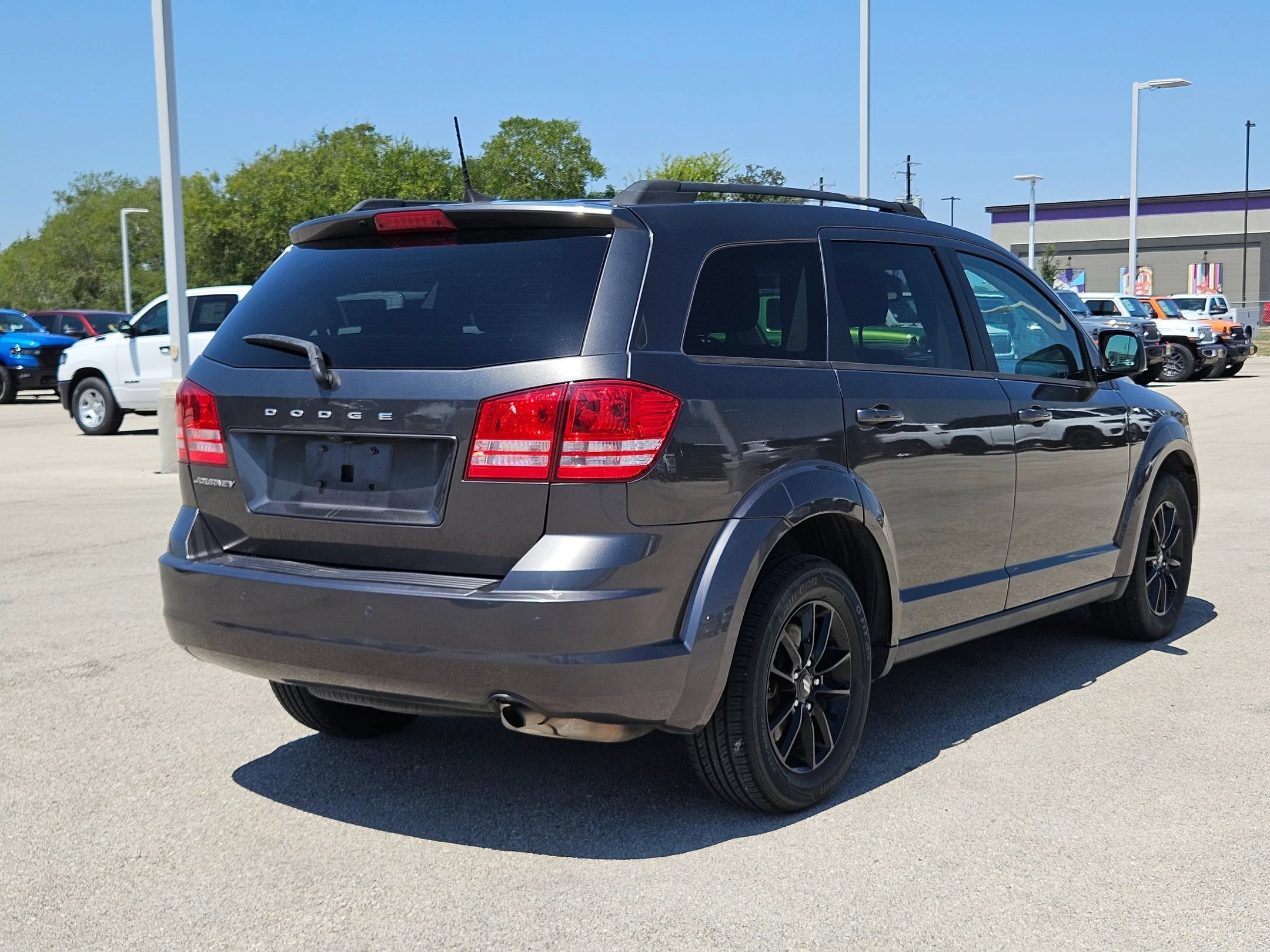 Used 2020 Granite Pearlcoat Dodge SE Value image 3