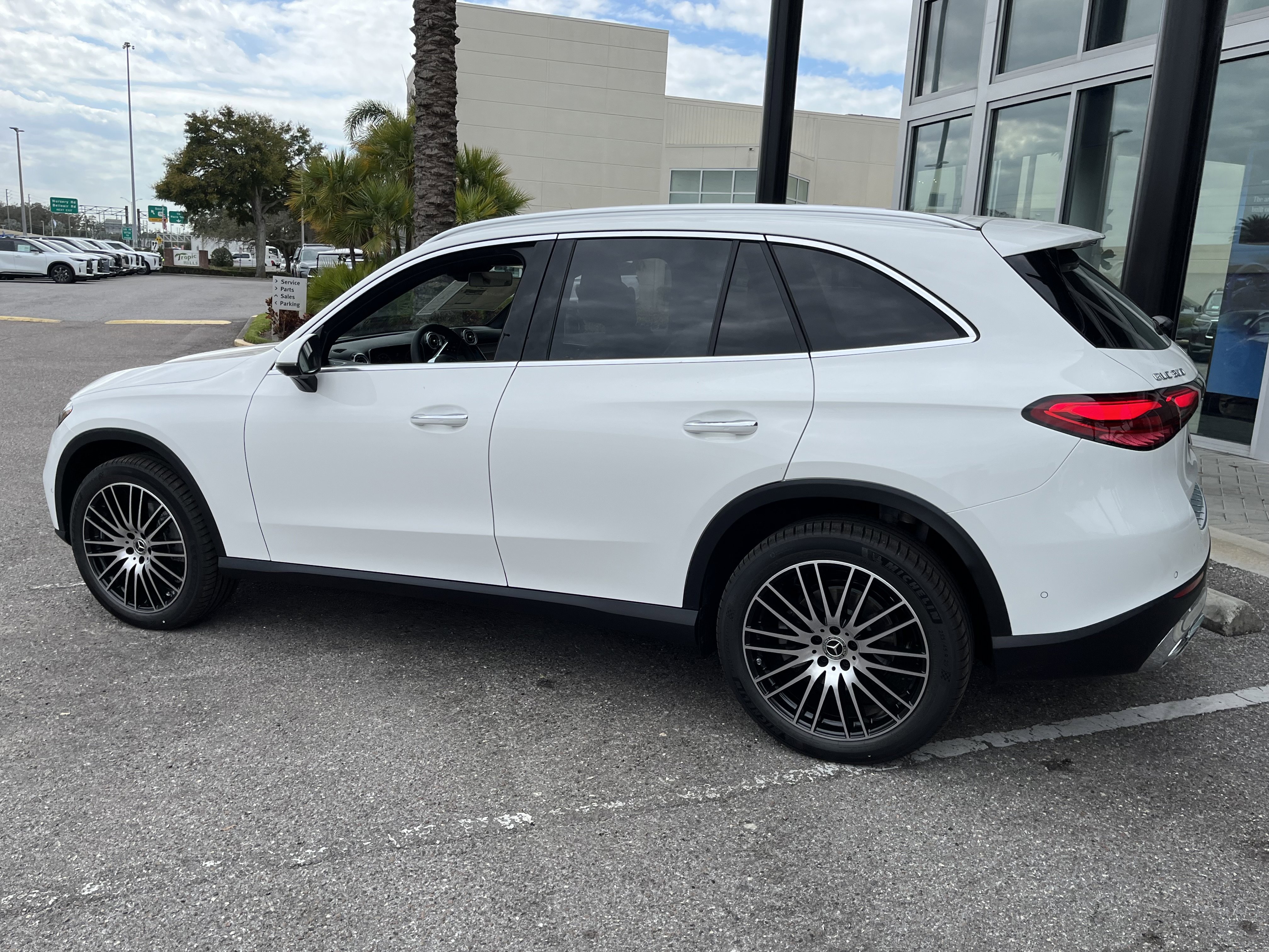 New 2026 Polar White Mercedes-Benz GLC 300 image 33