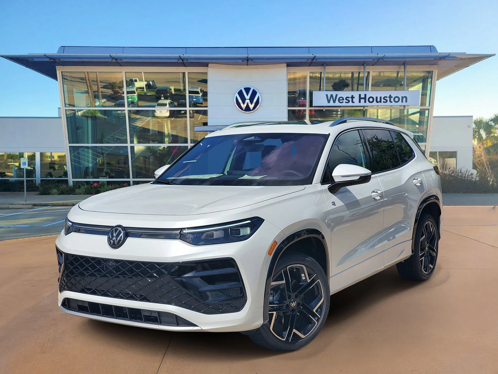 2026 Volkswagen Tiguan 2.0T SEL R-Line Turbo 4Motion's photo