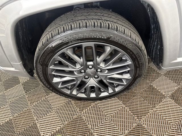 Used 2022 Silver Jeep Limited image 26