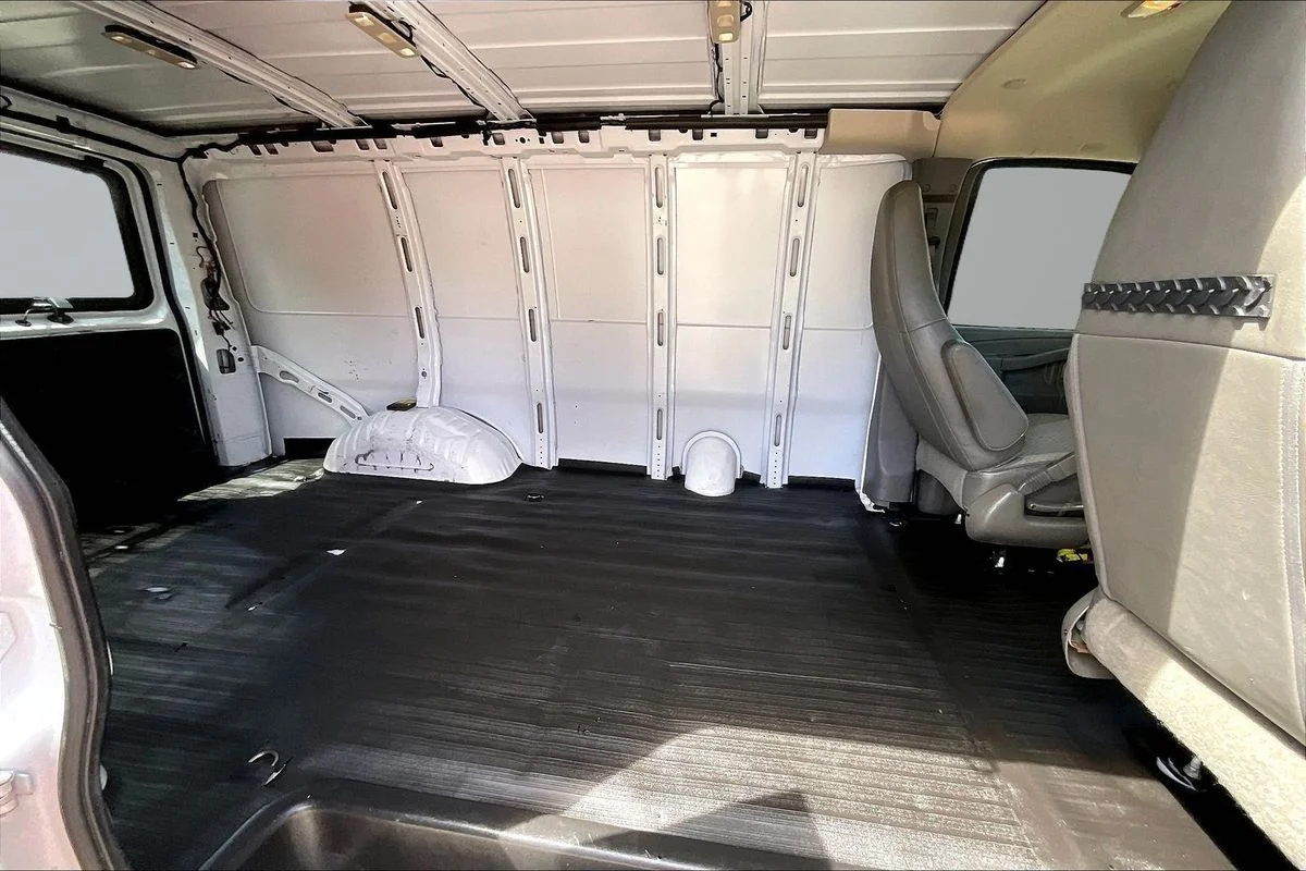 Used 2023  Chevrolet RWD 2500 Regular Wheelbase WT image 15