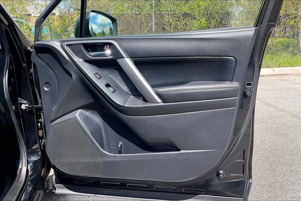 Used 2018 Black Subaru 2.5i Limited image 24