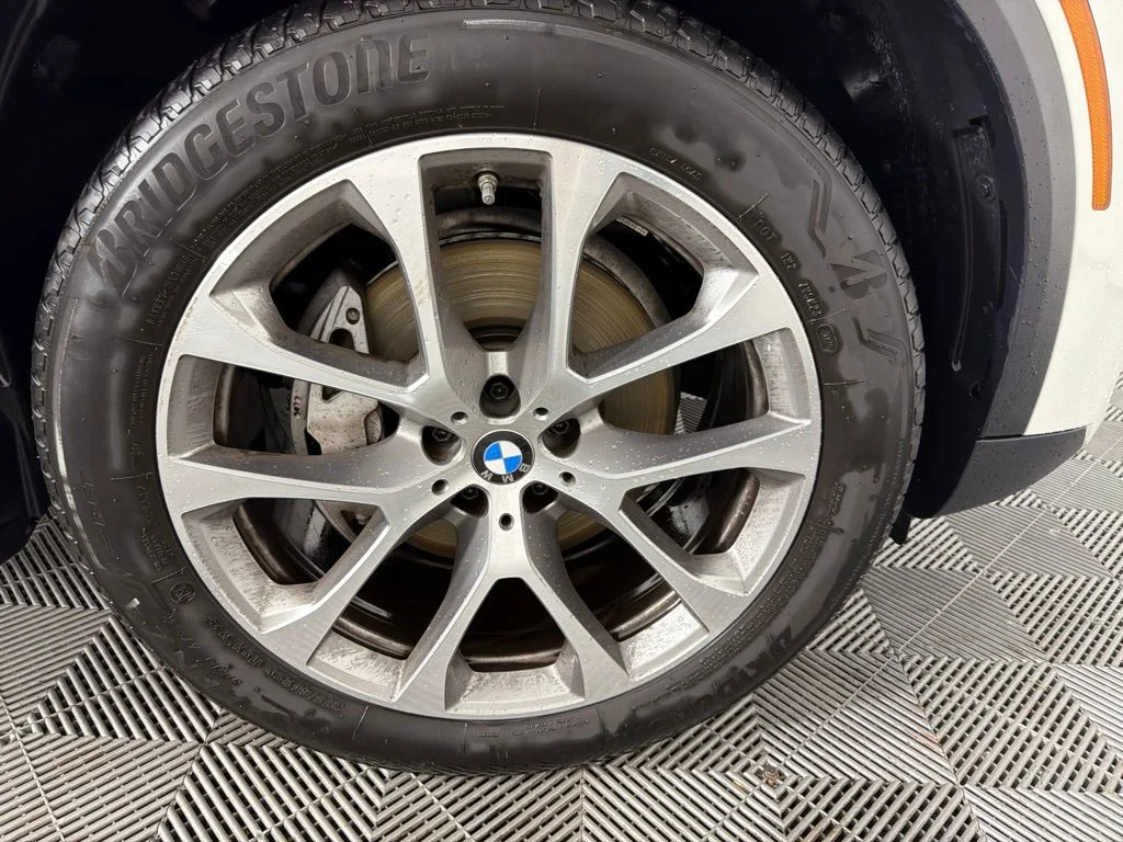 Certified Used 2026 Alpine White BMW xDrive40i image 11
