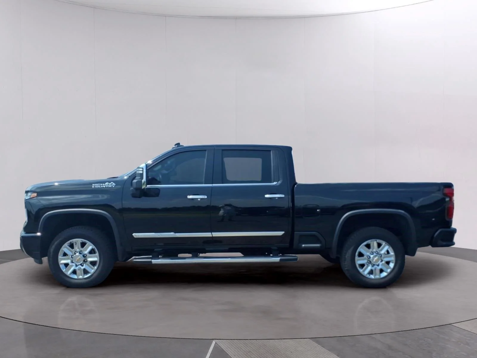 Used 2024 Black Chevrolet High Country image 3