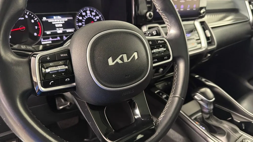 Used 2023 Black Kia S image 25