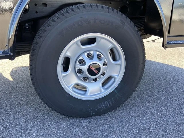 New 2024 Summit White GMC Pro image 38