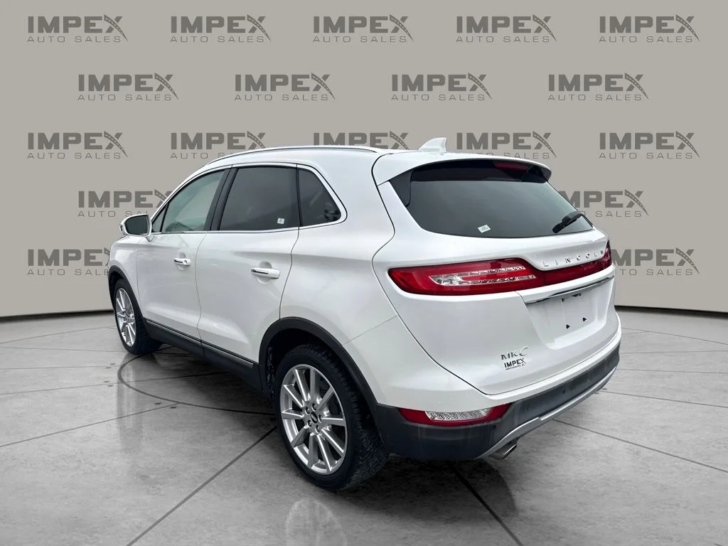 Used 2019 White Lincoln Reserve image 2
