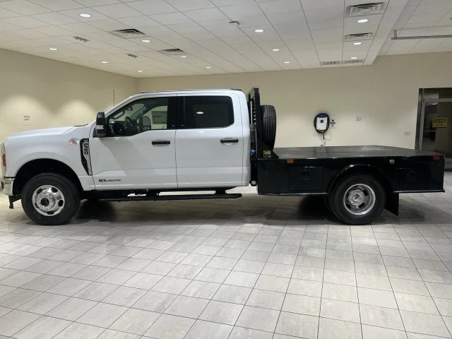 New 2026 White Ford XLT image 2