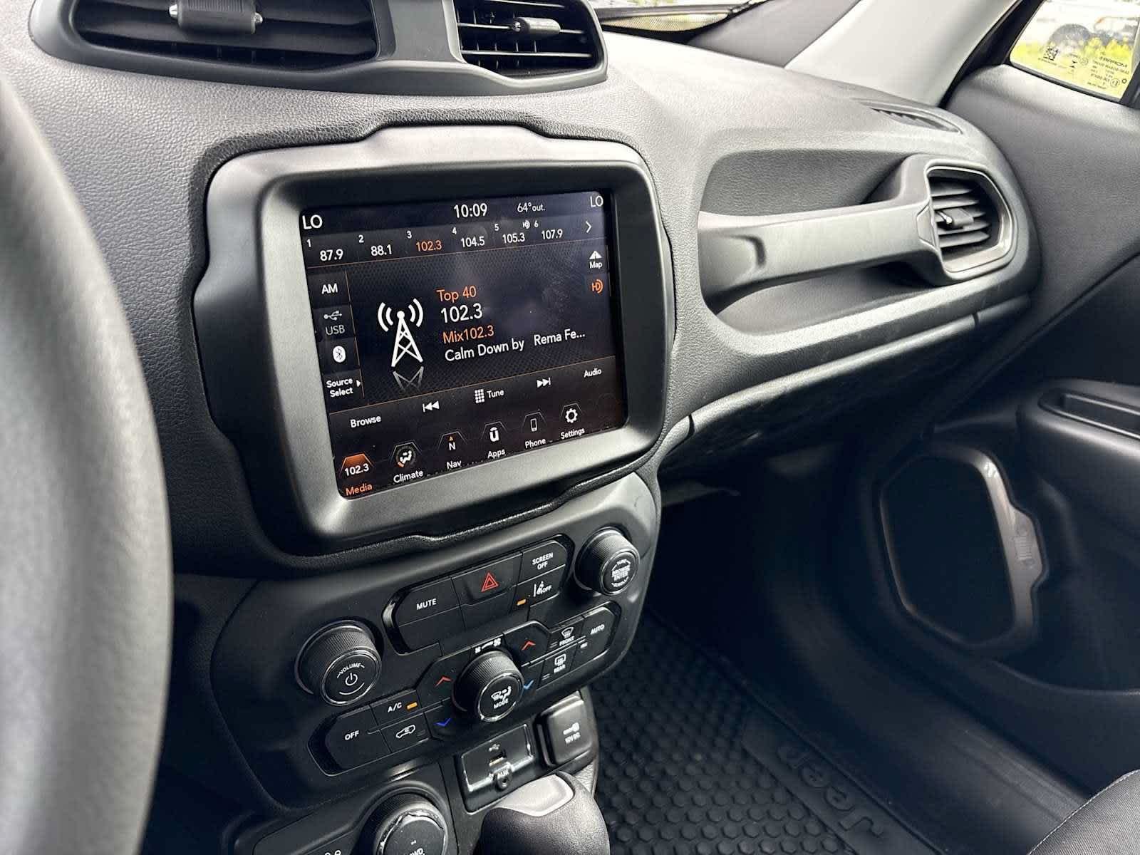 Used 2023 Graphite Gray Jeep Latitude image 9