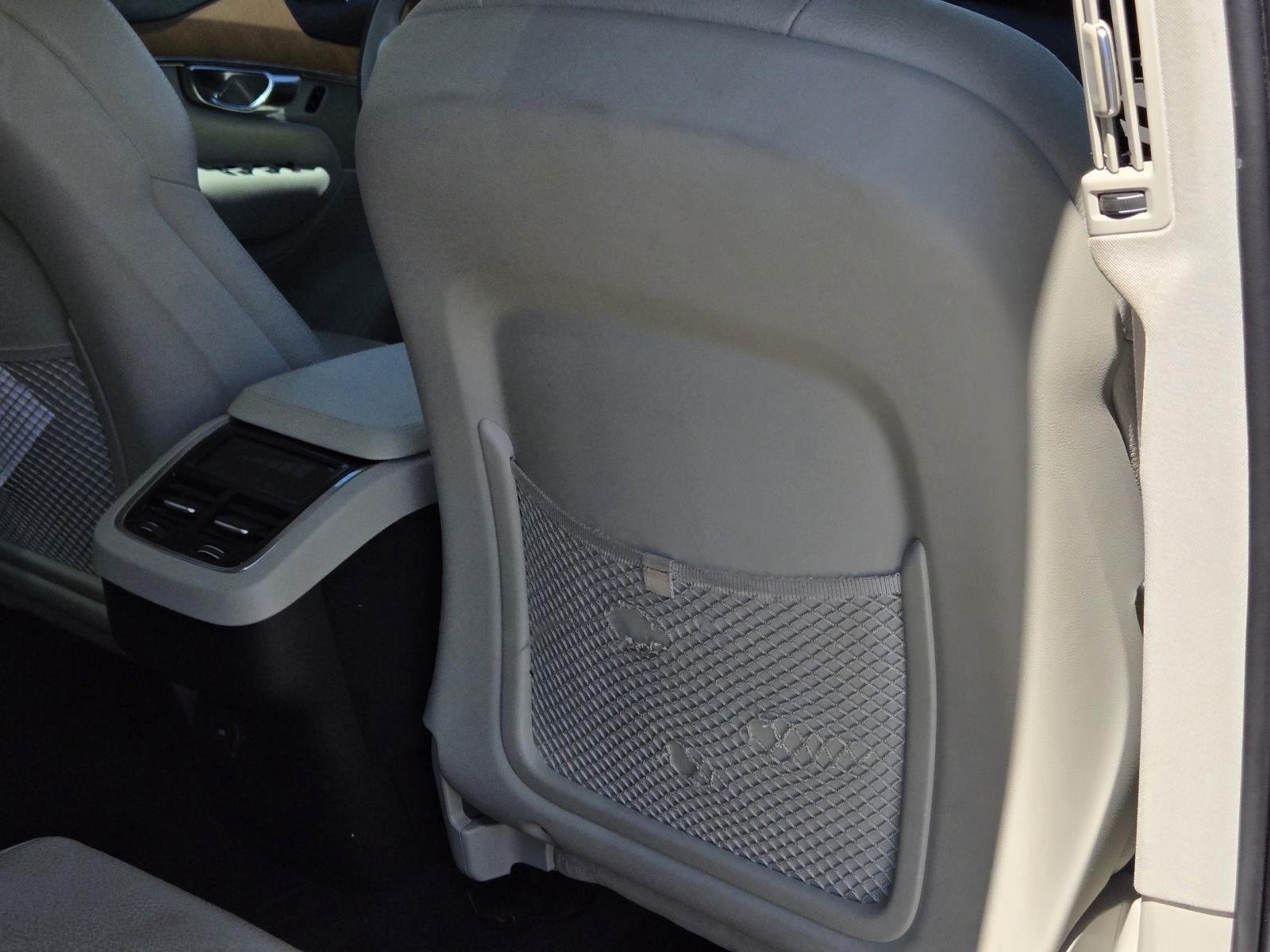 Used 2022 Crystal White Metallic Volvo Momentum image 38