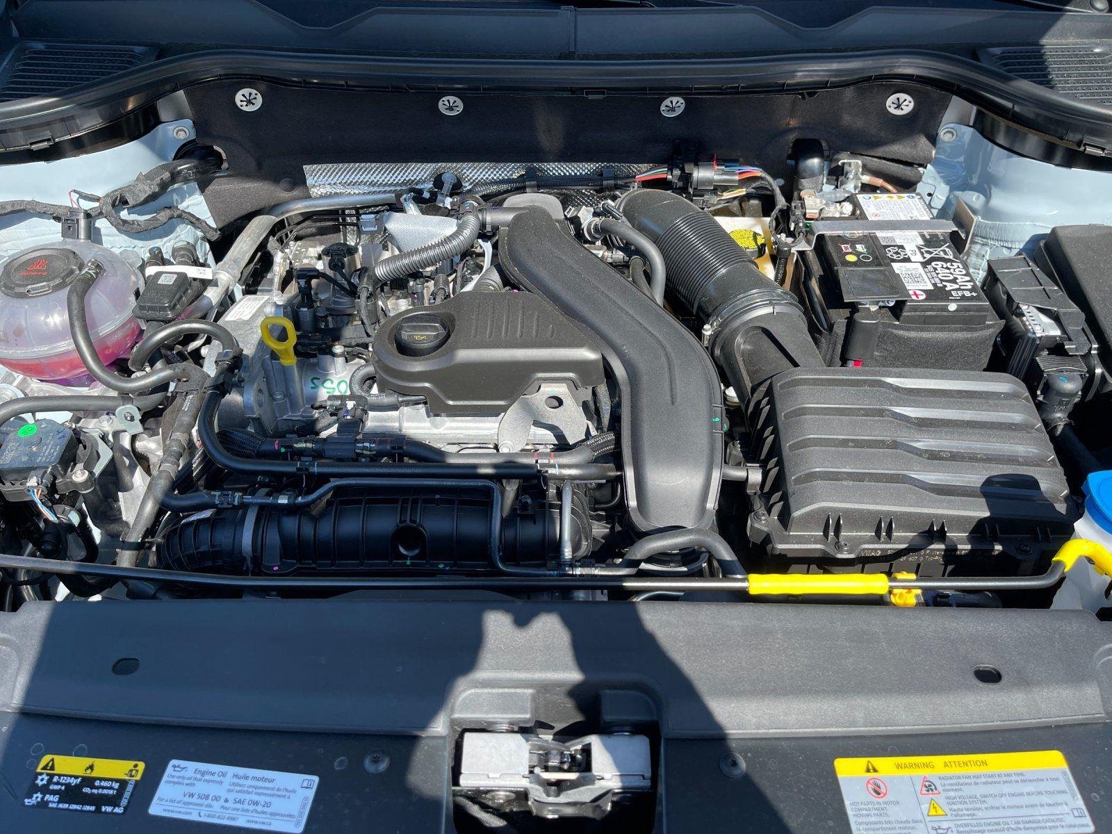 New 2026 Monument Gray w/Deep Black Roof Volkswagen SE Black image 9