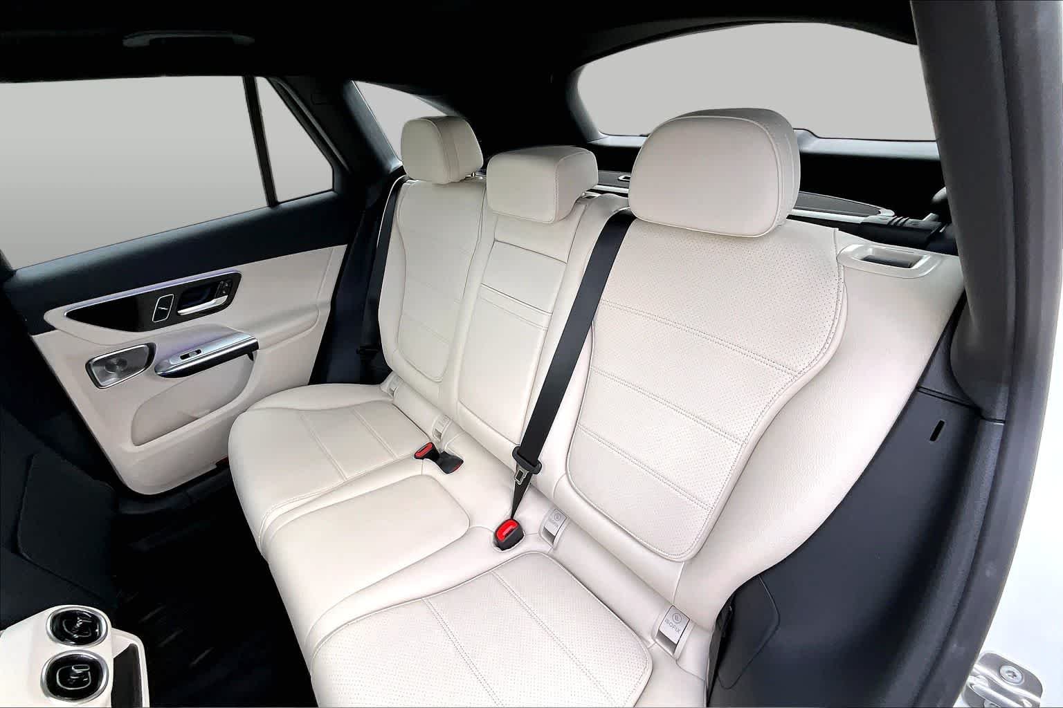 Used 2026 Polar White Mercedes-Benz GLC 300 image 40