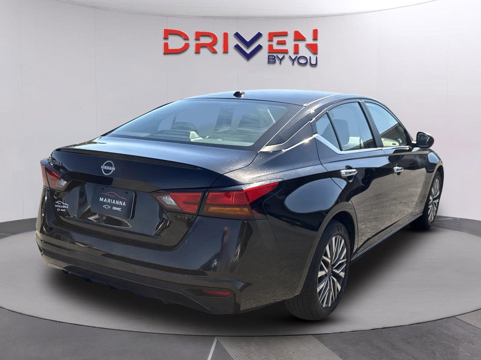 Used 2025 Super Black Nissan SV image 4