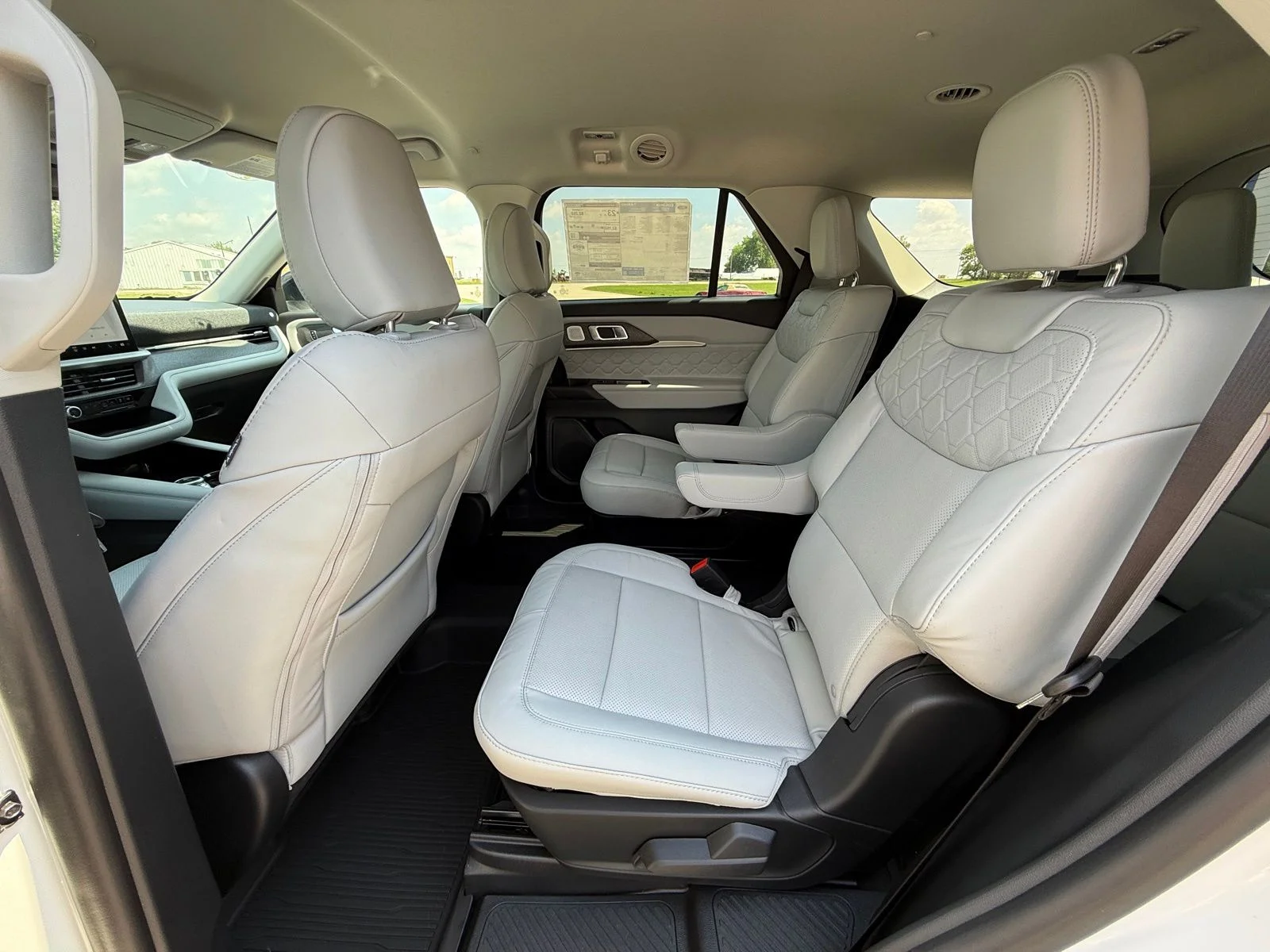 2026 Ford Explorer Platinum - Photo 9