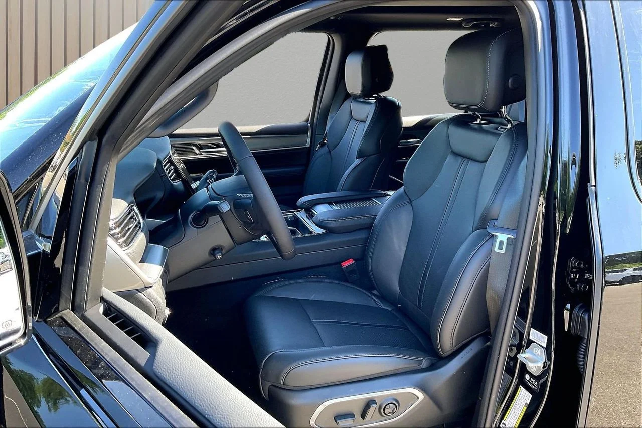New 2026 High Gloss Black Exterior Paint Jeep Upland image 21
