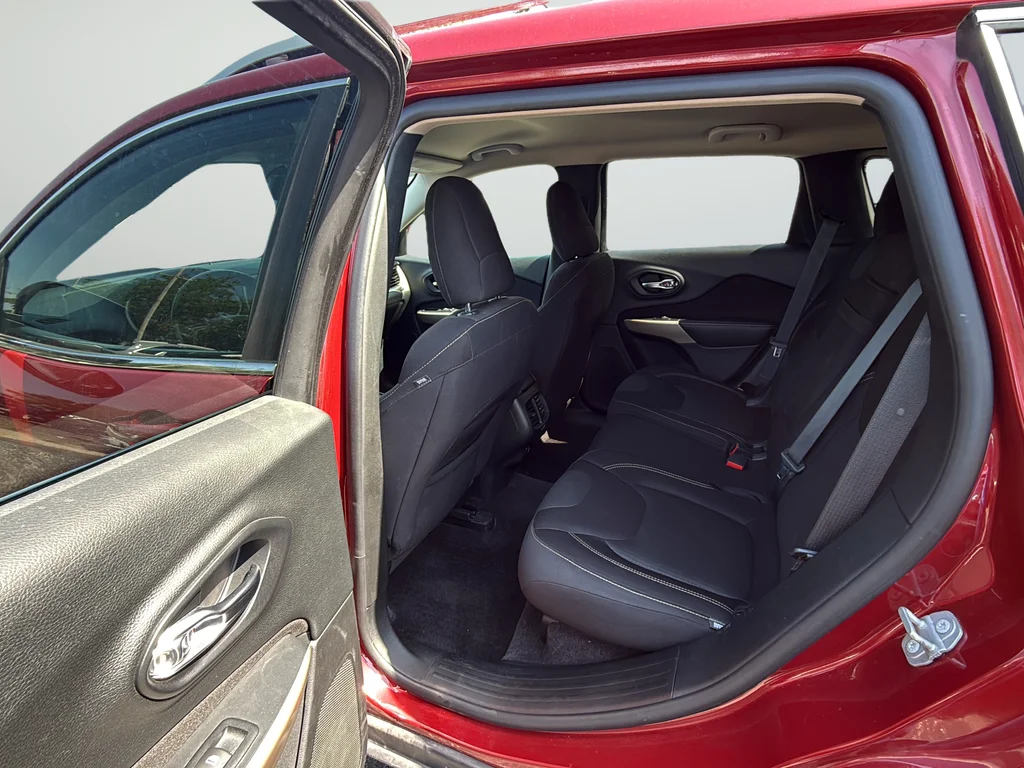 Used 2017 Red Jeep Latitude image 43