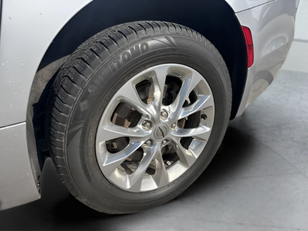 Used 2021 Silver Chrysler Touring L image 19