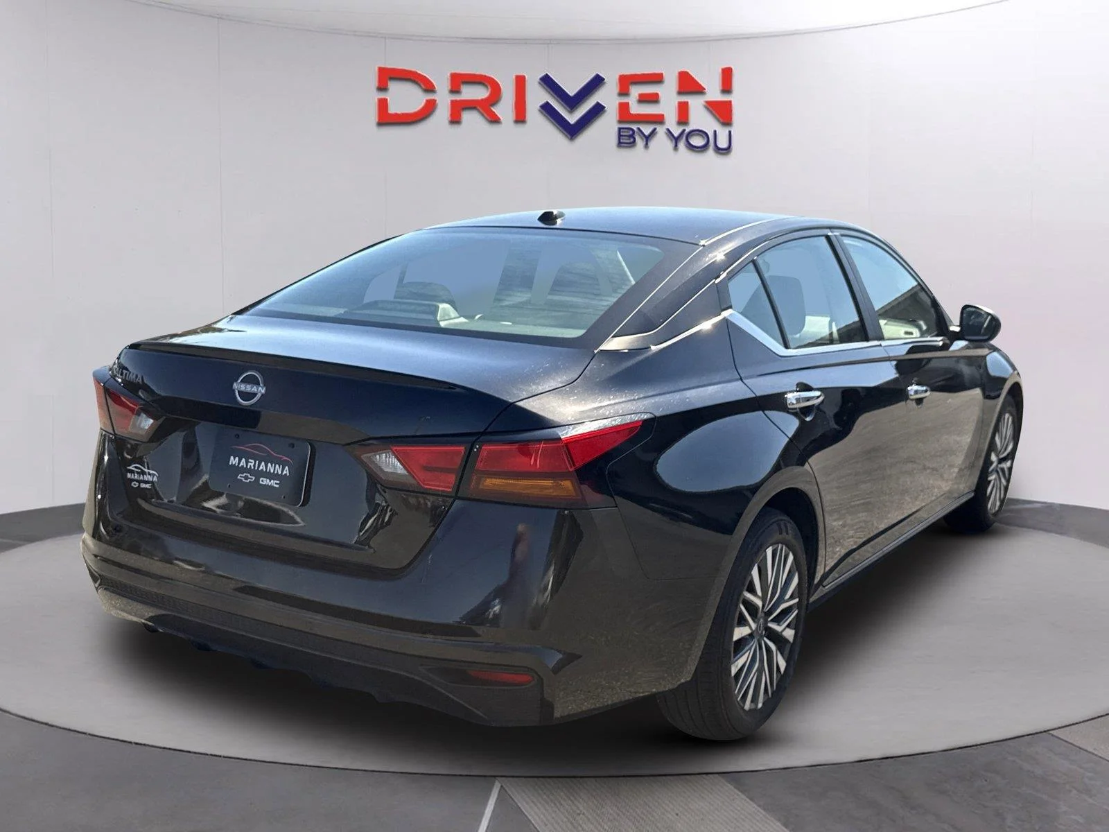 Used 2025 Super Black Nissan SV image 4