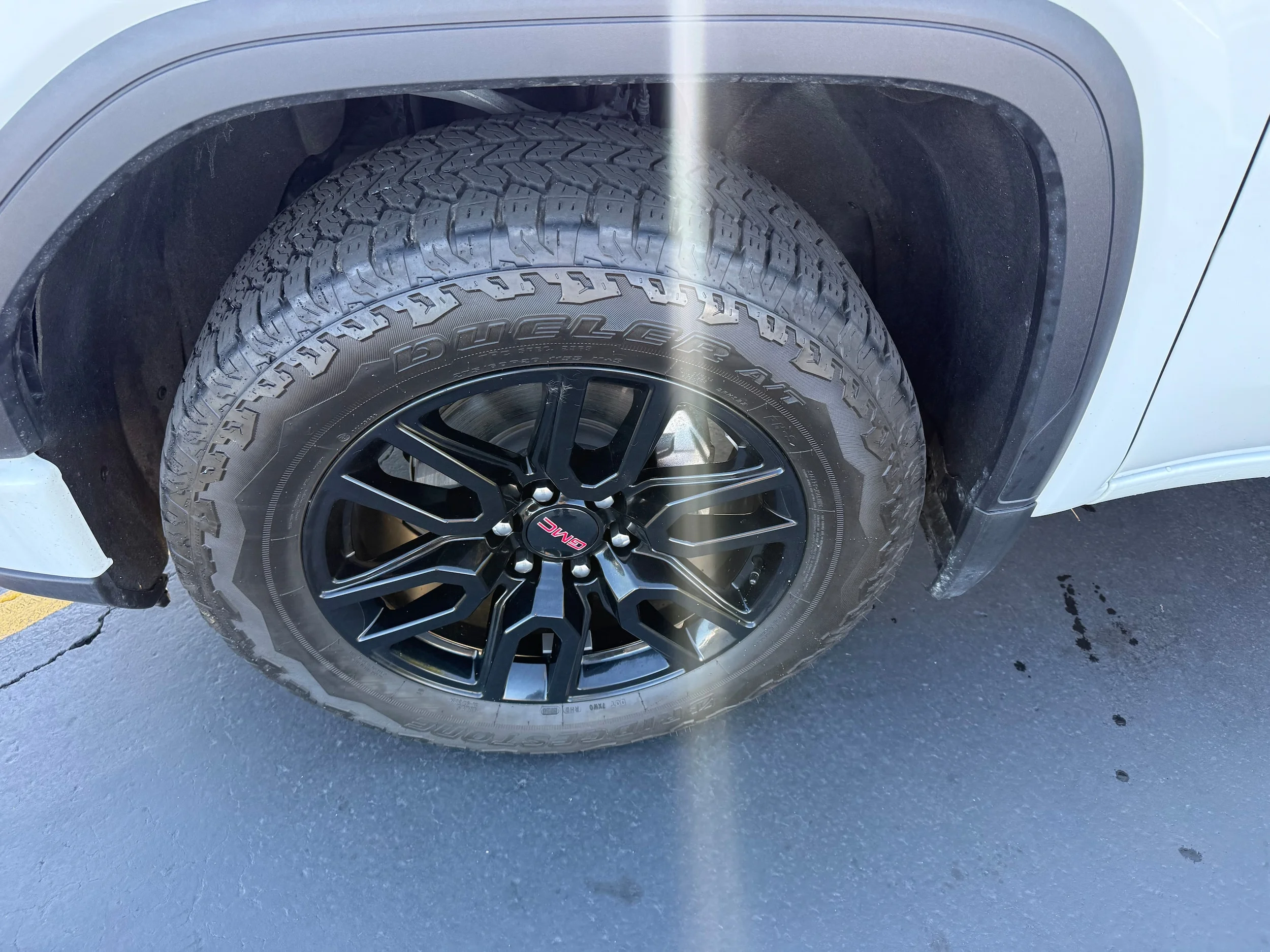 Used 2025 Summit White GMC Elevation image 12