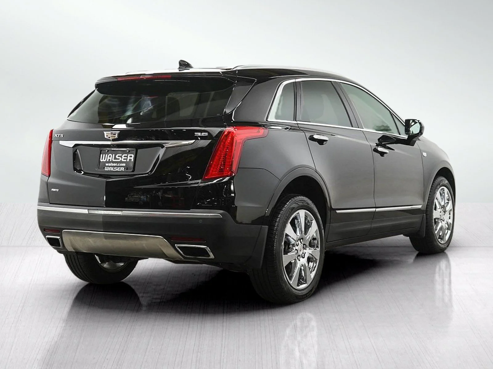 Used 2018 Stellar Black Metallic Cadillac Platinum AWD image 5