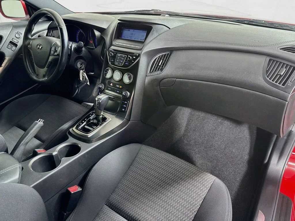 Used 2013 Red Hyundai 2.0T image 31