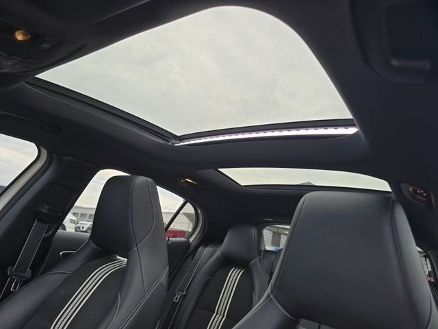 Used 2018 White Mercedes-Benz GLA 250 image 6