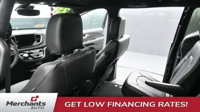 Used 2025 Black Chrysler Select image 24