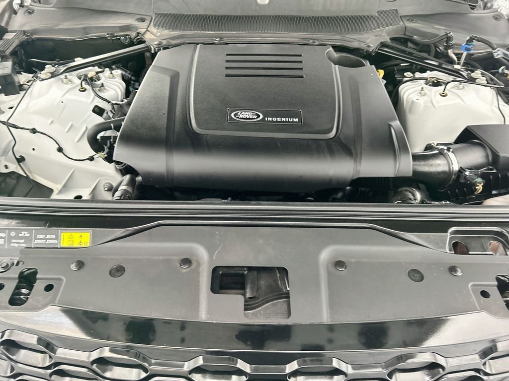 Used 2024 Fuji White Land Rover Dynamic SE image 28