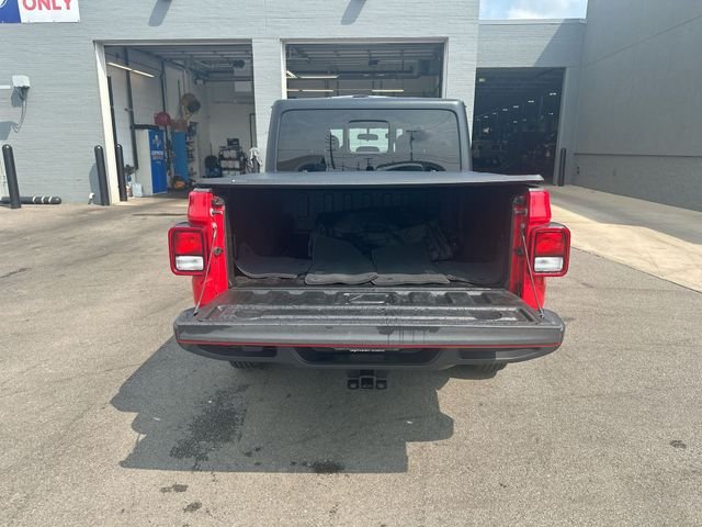 Used 2022 Red Jeep Sport image 25