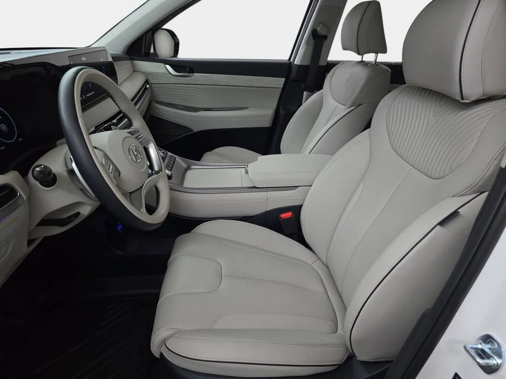 Used 2025 White Hyundai Calligraphy image 18