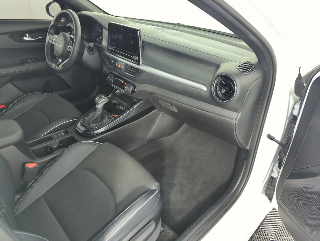 Used 2023 White Kia GT-Line image 36