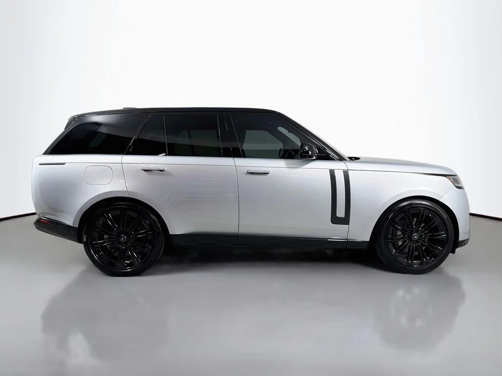 Used 2025 Silver Land Rover SE image 4