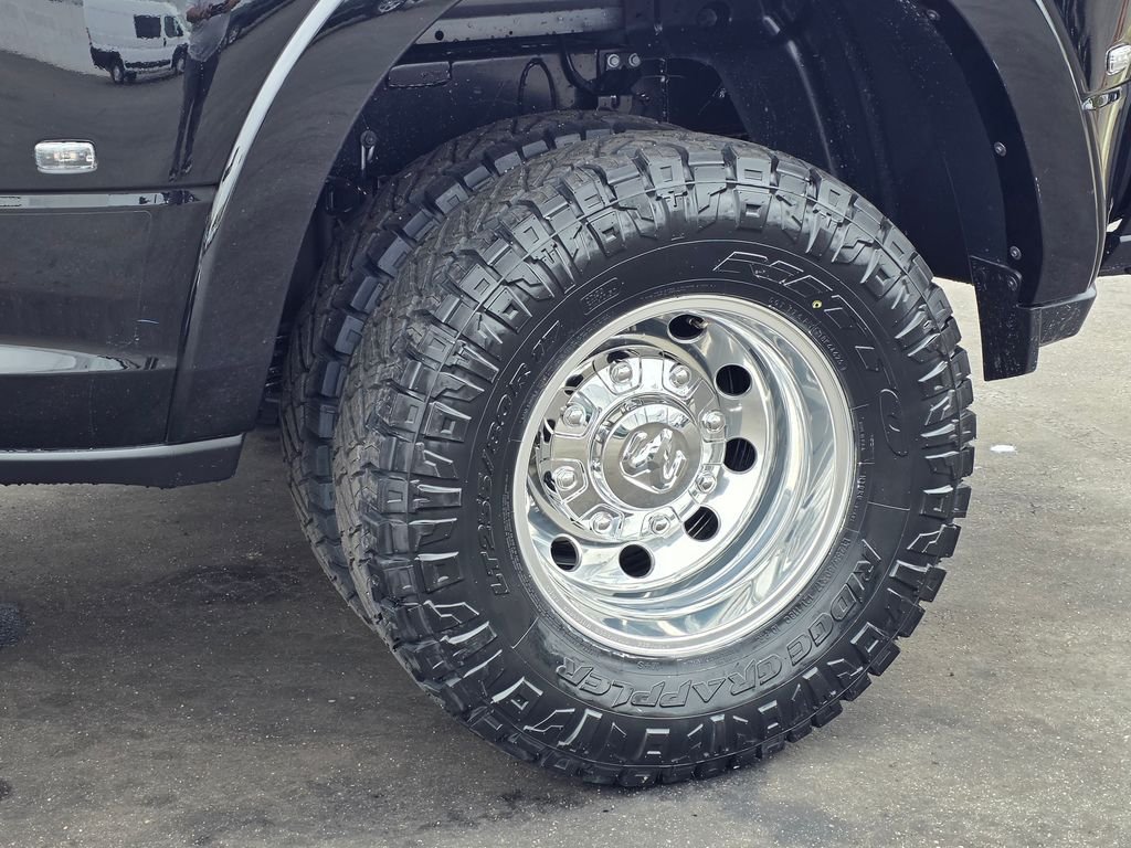 New 2026 Diamond Black Crystal Pearl-Coat Exterior Paint RAM Limited image 10