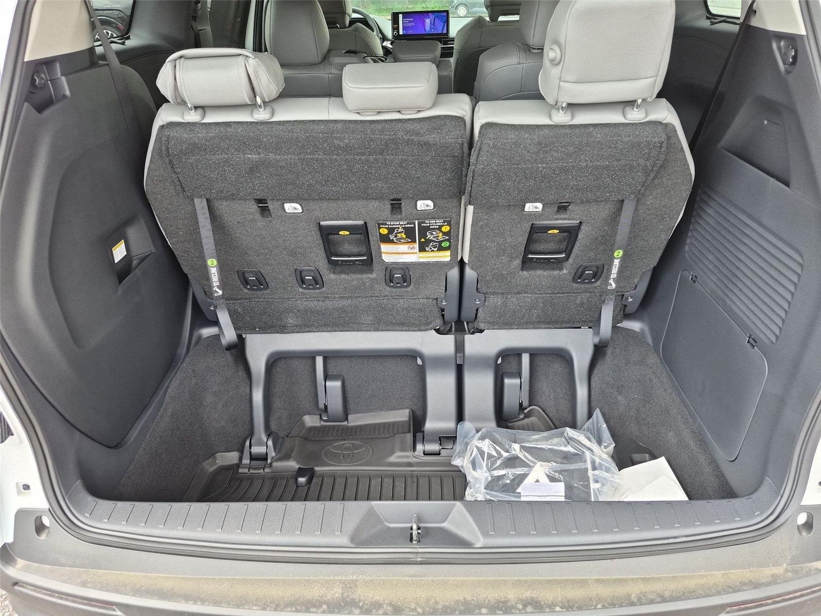 Used 2026 Wind Chill Pearl Toyota XLE image 36