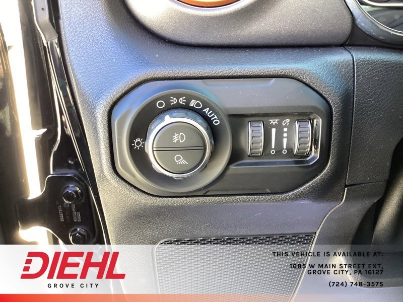Used 2021 Black Jeep Mojave image 24