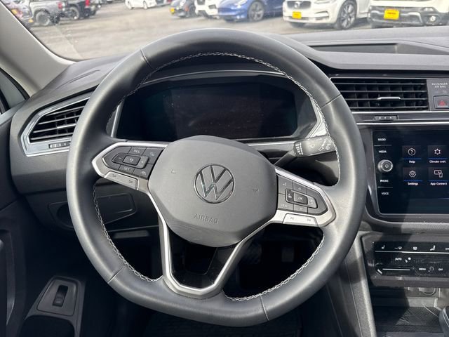 Used 2022 Pure White Volkswagen SE image 18