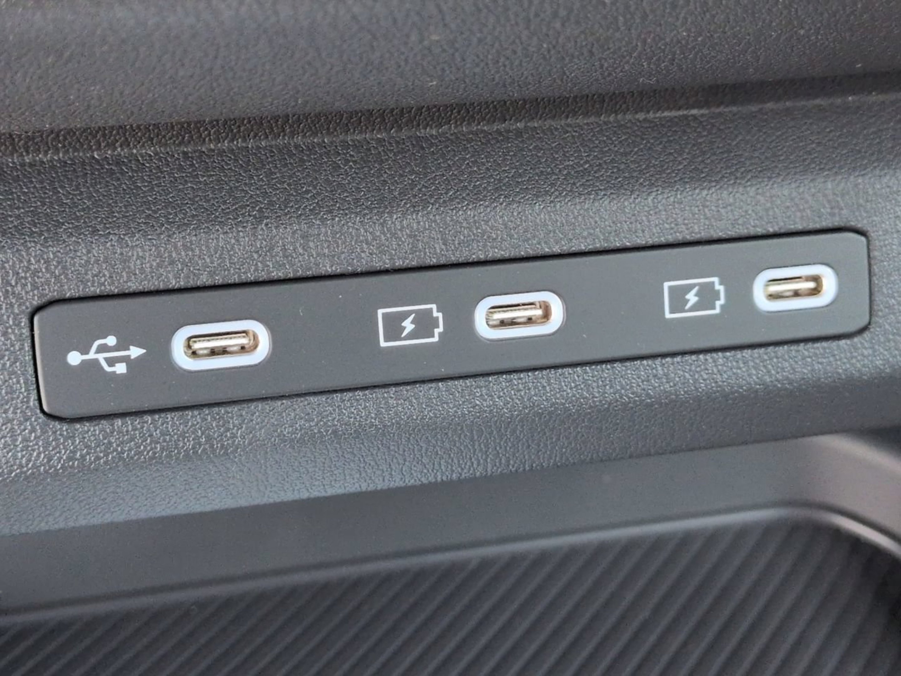 New 2027 Snow White Pearl / Black Roof Kia X-Line S image 25