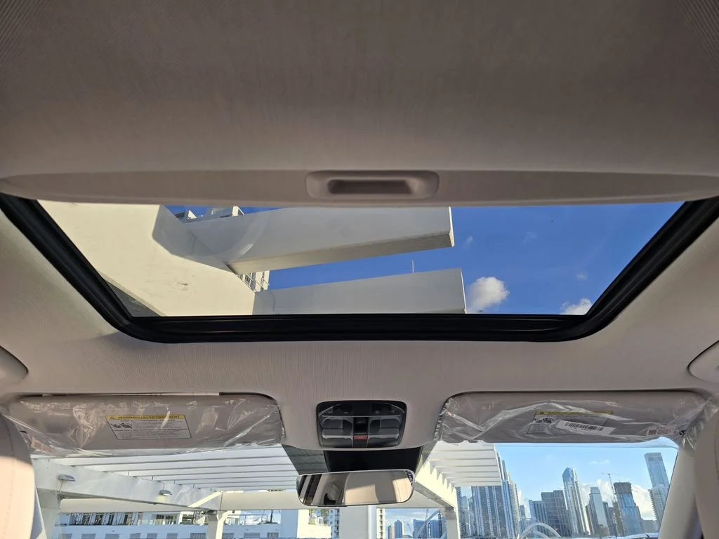 New 2026 Green Hyundai SEL Premium image 10