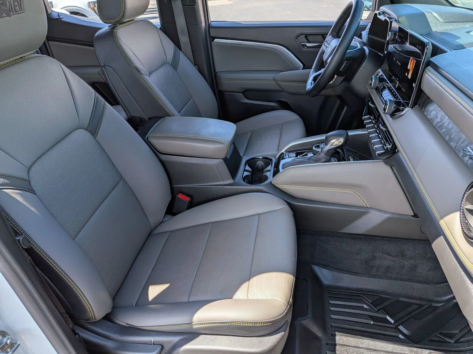 Used 2024 White Chevrolet ZR2 image 27