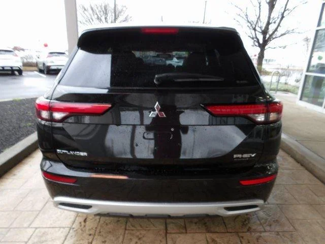 New 2025 Black Diamond/Alloy Silver Roof Mitsubishi SEL Platinum Edition image 6