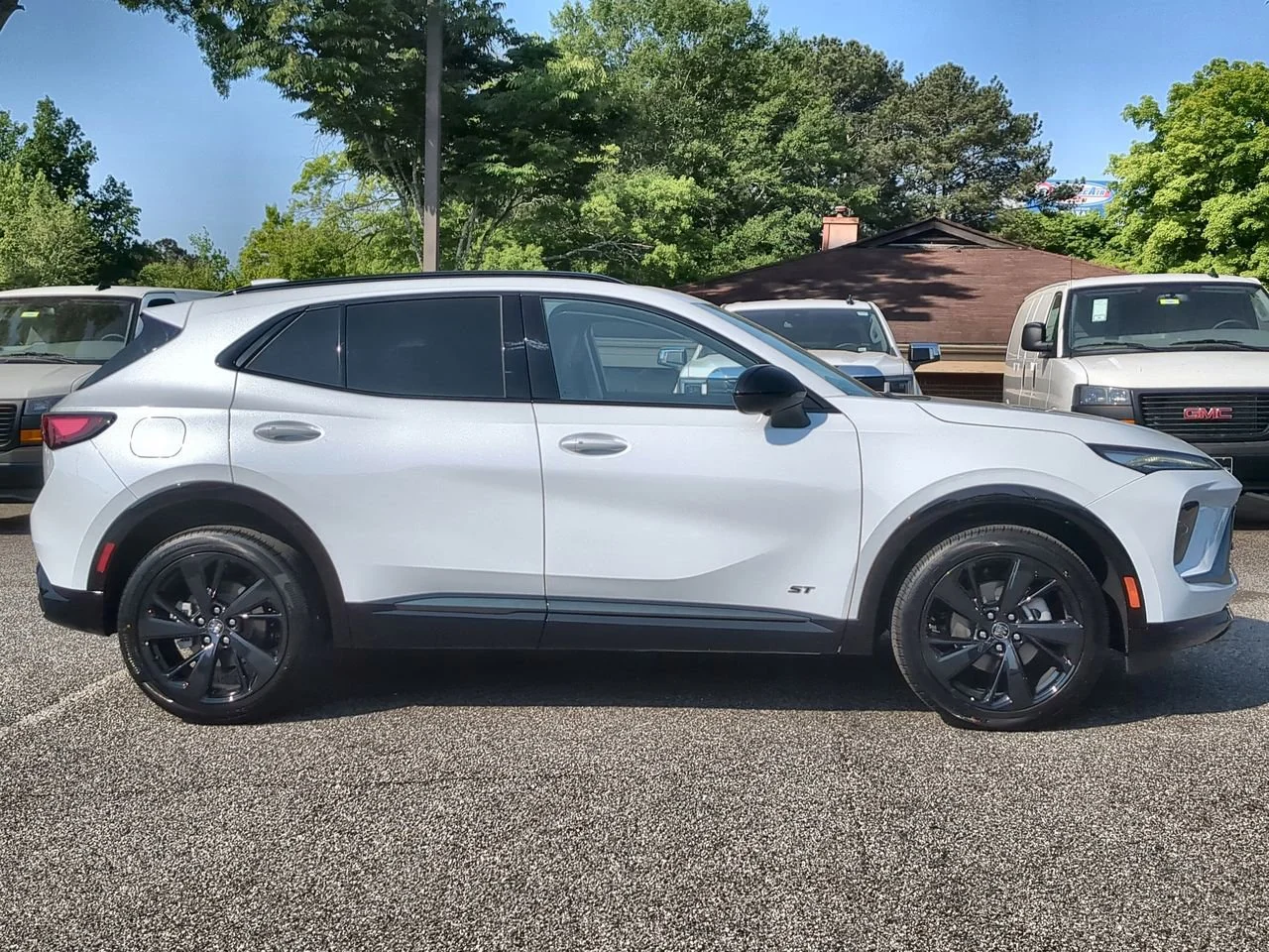 New 2026 Iridescent White Tricoat Buick Sport Touring image 9